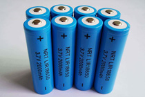 鋰電池威脅不可避免 鉛蓄電池生存空間遭擠壓！